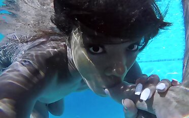 Interracial underwater blowjob ends surrounding sex by the pool - Anna Fox